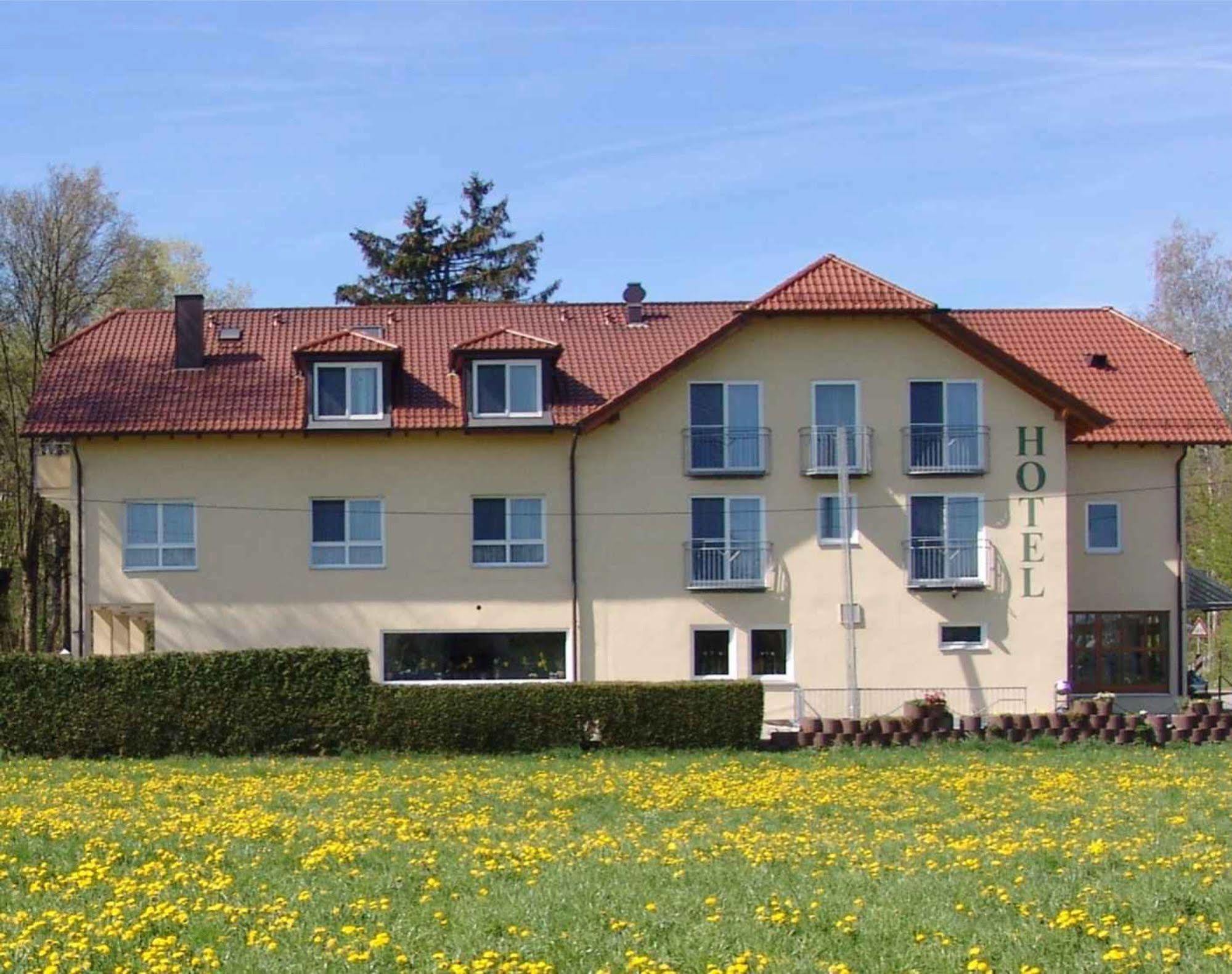Hotel & Restaurant Dornweiler Hof Илертисен Екстериор снимка