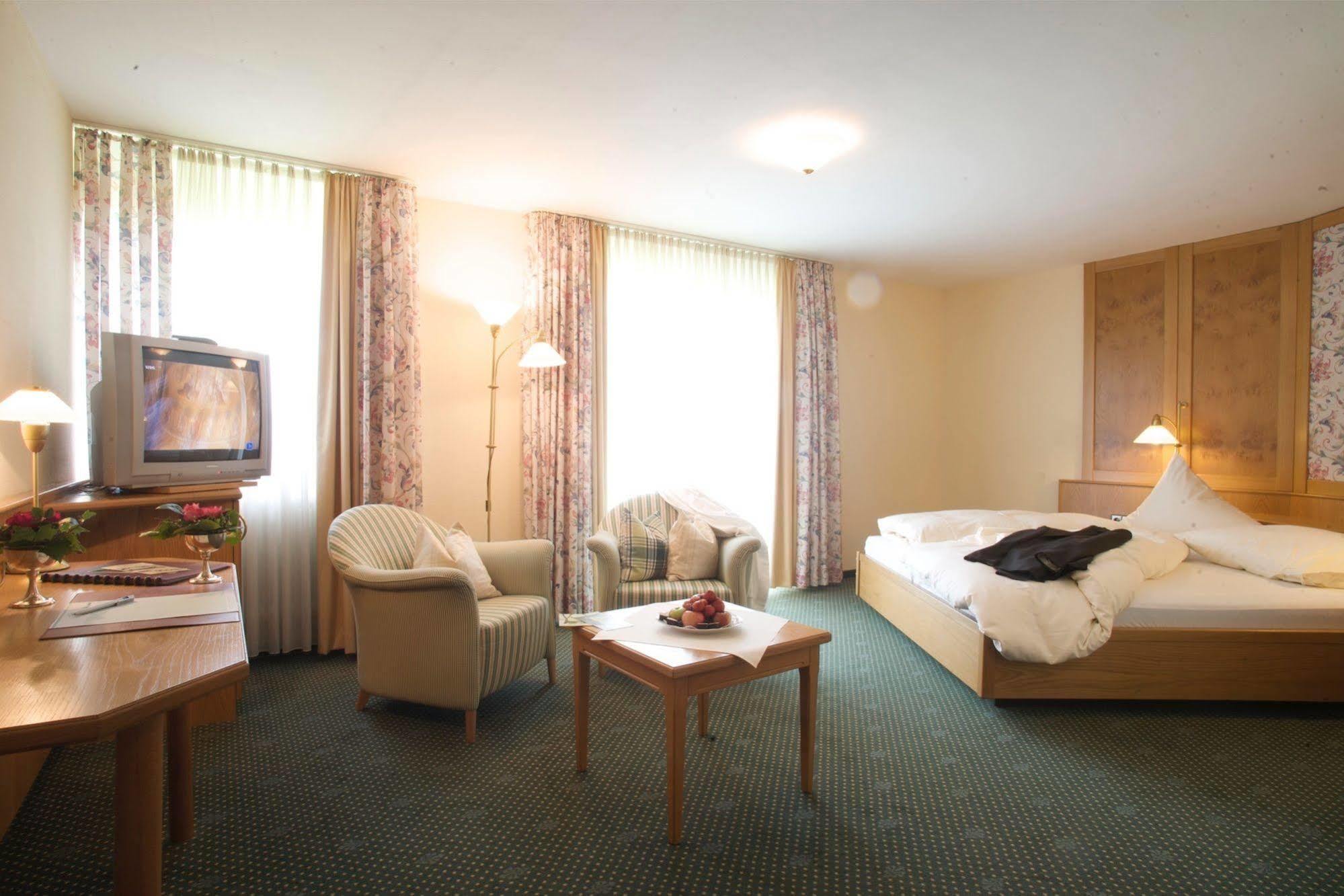 Hotel & Restaurant Dornweiler Hof Илертисен Екстериор снимка