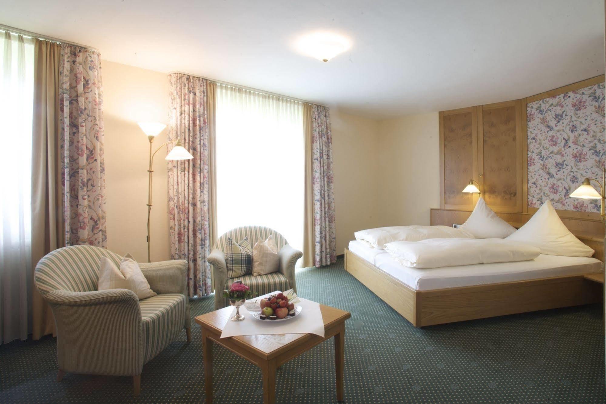 Hotel & Restaurant Dornweiler Hof Илертисен Екстериор снимка