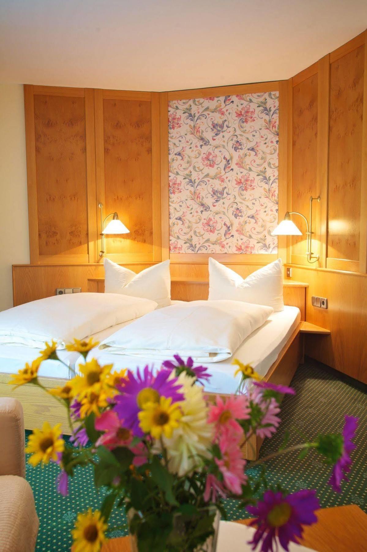 Hotel & Restaurant Dornweiler Hof Илертисен Екстериор снимка