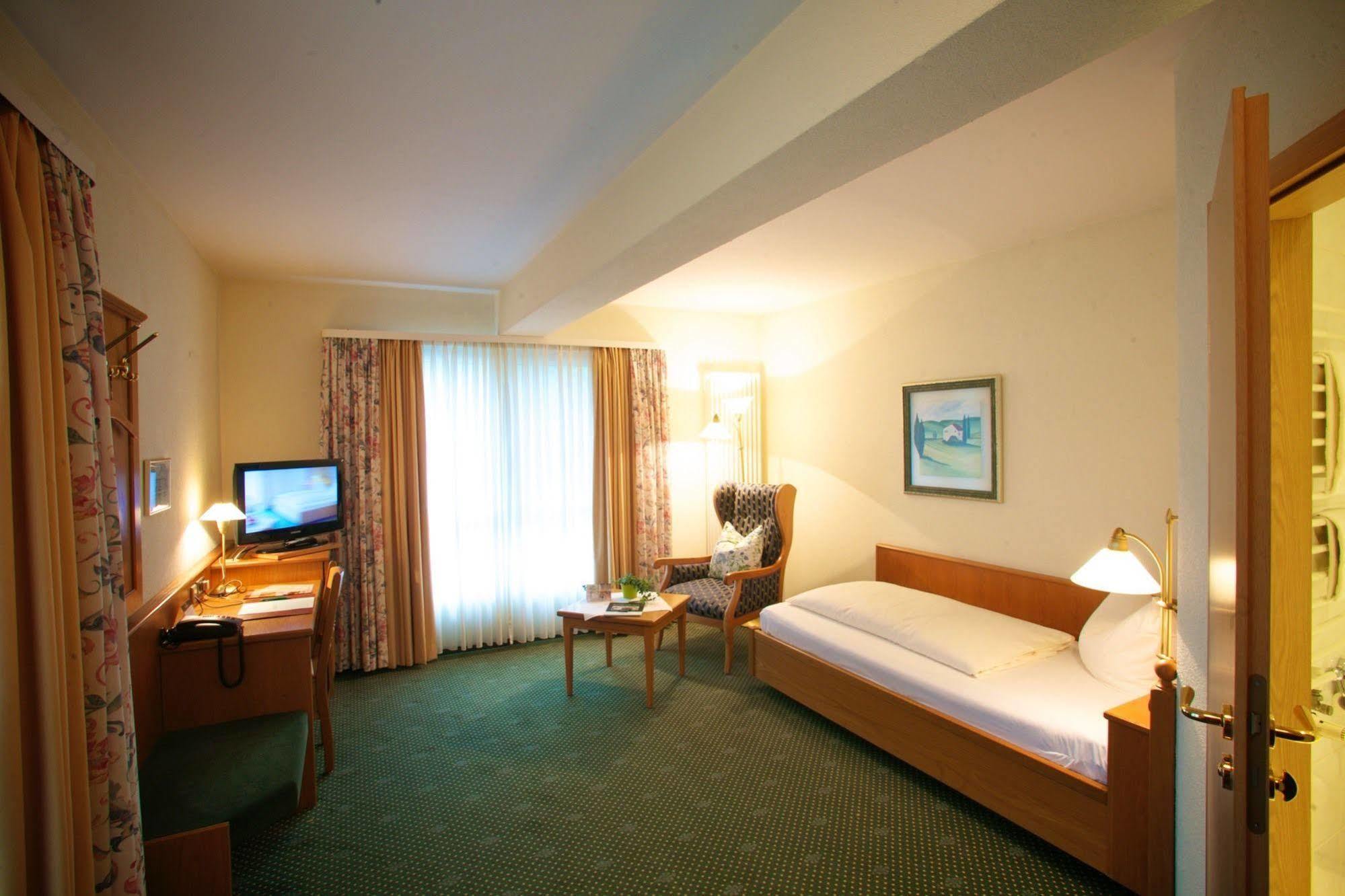 Hotel & Restaurant Dornweiler Hof Илертисен Екстериор снимка